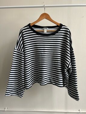 H&M Black and White Striped Crew Neck Sweater